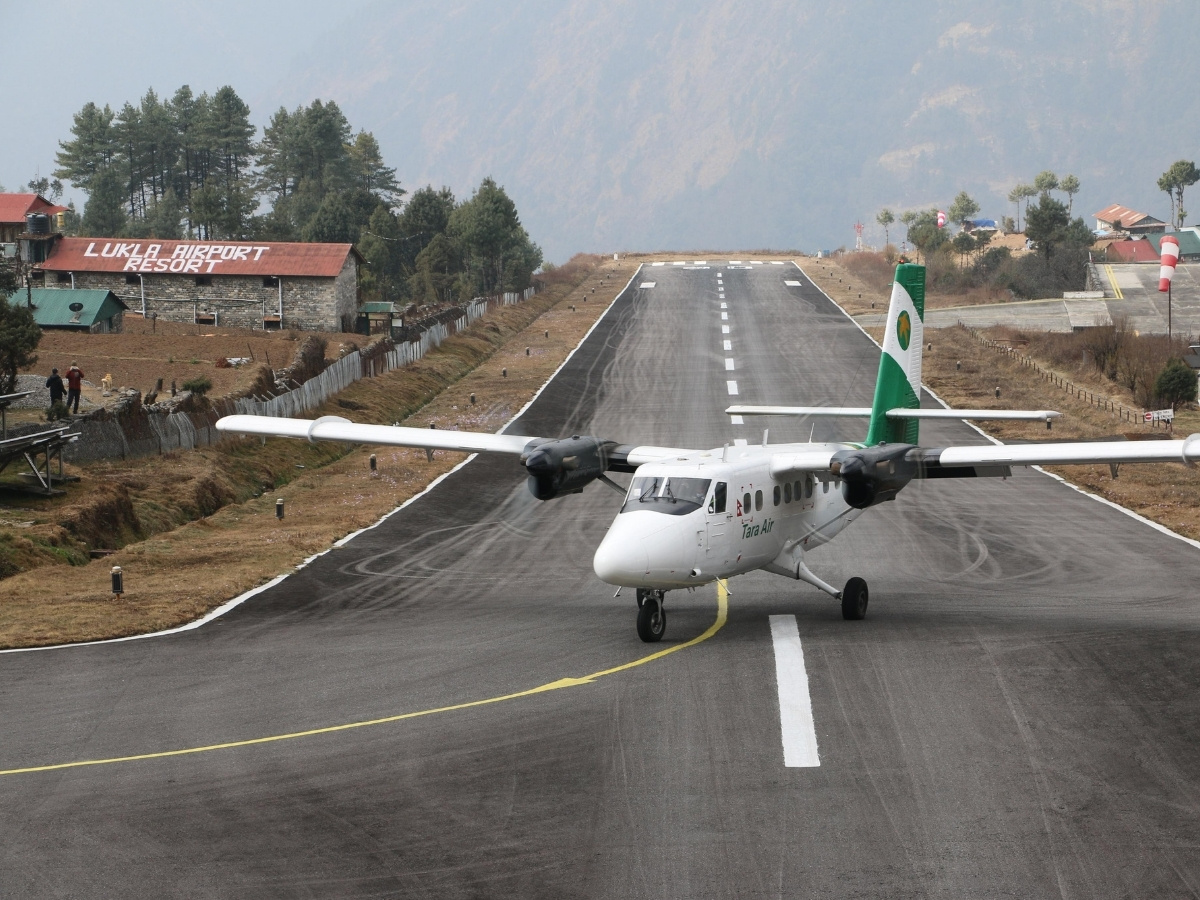landing-at-lukla-airport